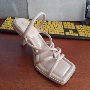 Circus NY Sam Edelman Savanna Strappy Sandal Ivory Size 8.5 NEW With Defect